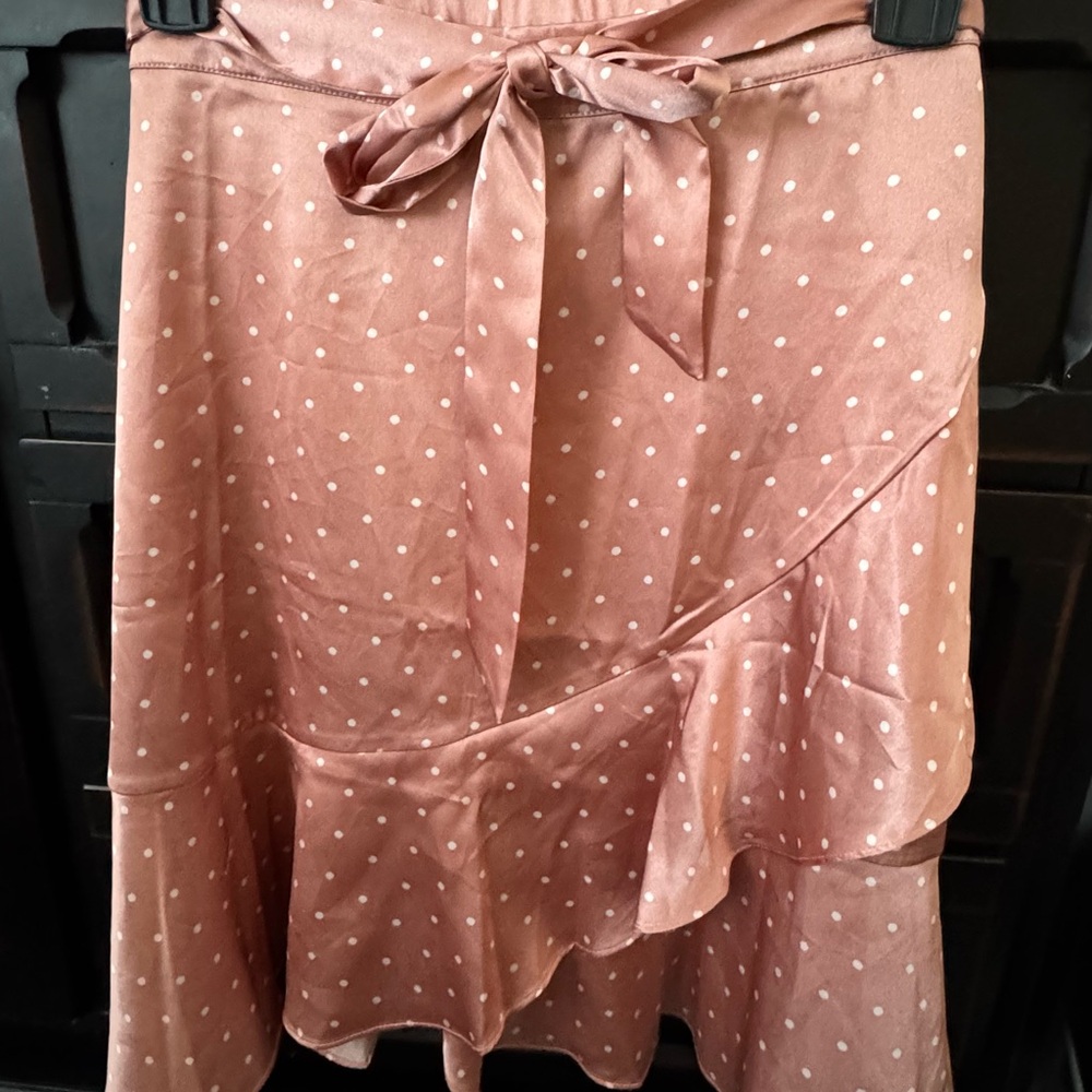 LIKE NEW VENUS MID LENGTH POLKA DOT SKIRT.